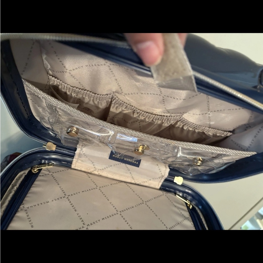 NAVY BLUE MARCY MCKENNA THE JET‎ SETTER COLLECTION BEAUTY CASE - Picture 3 of 11